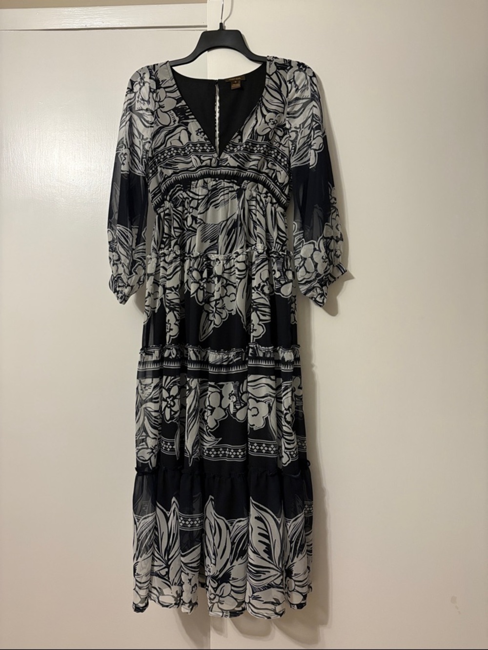 VINEET BAHL Black & White Maxi Dress with V-Neck and Tiered Skirt